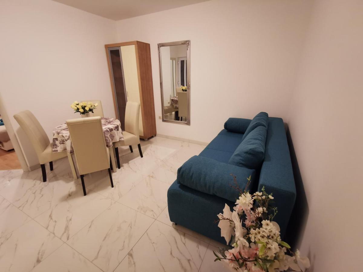 Apartments Lea With Pool Малинска Экстерьер фото