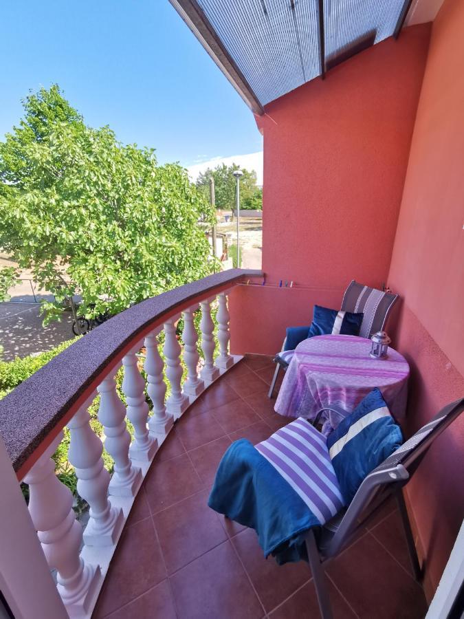 Apartments Lea With Pool Малинска Экстерьер фото